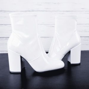 🌹Steve Madden White Gaze Ankle Boot🌹
